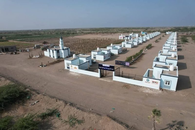 تعز.. افتتاح قرية الخيرين للنازحين والأسر المتضررة بتمويل كويتي