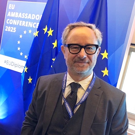 الاتحاد الأوروبي يؤكد استمرار دعمه للحكومة اليمنية وجهود السلام