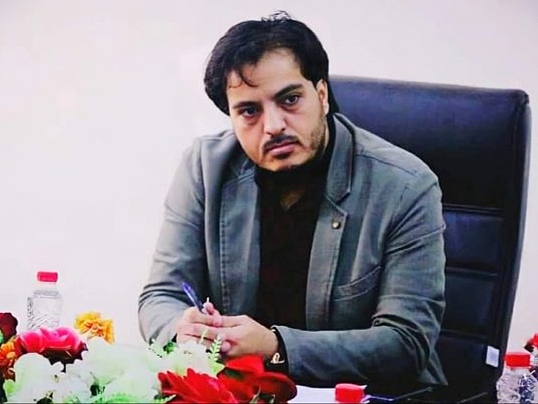 صحفي عدني يطالب وزير الكهرباء بـ”الاستقالة” بعد فشل حل الأزمة المتفاقمة