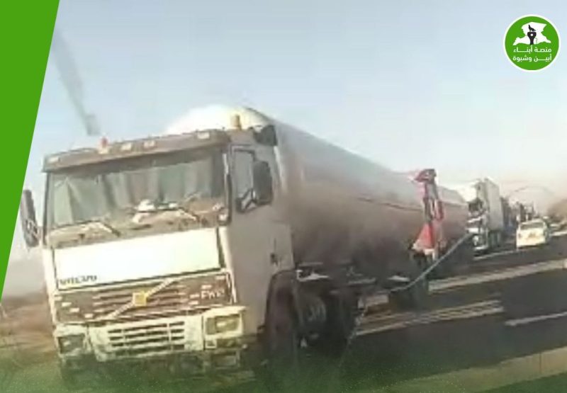 جنود يقطعون طريقاً رئيسياً في أبين ويحتجزون شاحنات احتجاجاً على تأخر رواتبهم من قبل مليشيا الانتقالي