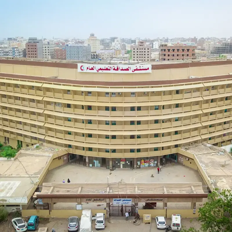 طاقم مستشفى الصداقة يعلن وقفة احتجاجية للمطالبة بالرواتب المتأخرة