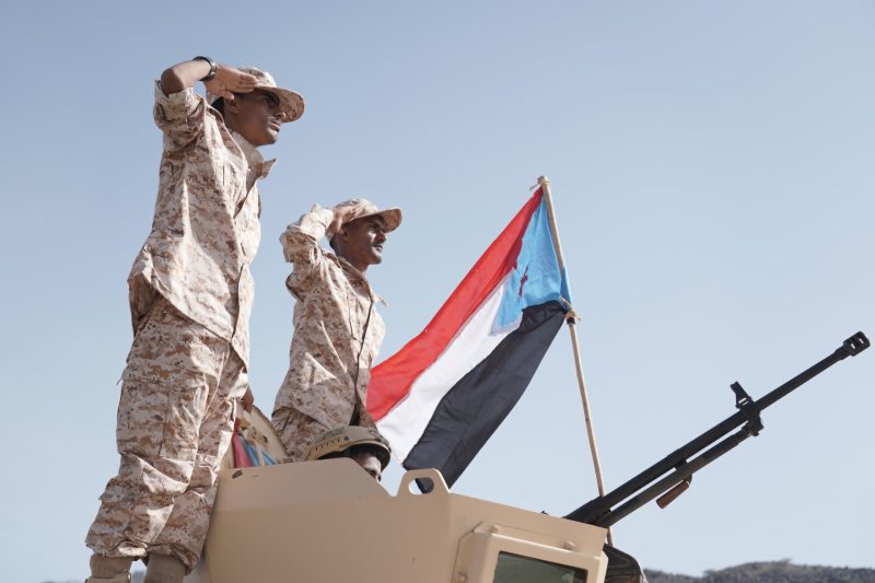 لحج.. القبائل تطالب مليشيا الانتقالي بسرعة الإفراج عن الشيخ العزيبي ومرافقيه