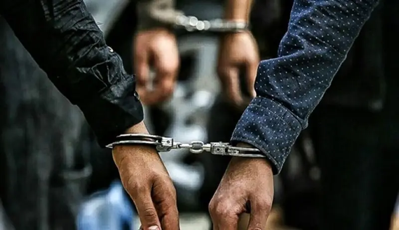 أبين .. الشرطة تضبط 13 متهما بقطع الالياف الضوئية في منطقة الكود