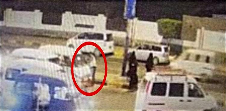 فوضى وانفلات أمني في عدن: سائق حافلة يدهس رجل مرور ويهرب وسط غياب الأمن.