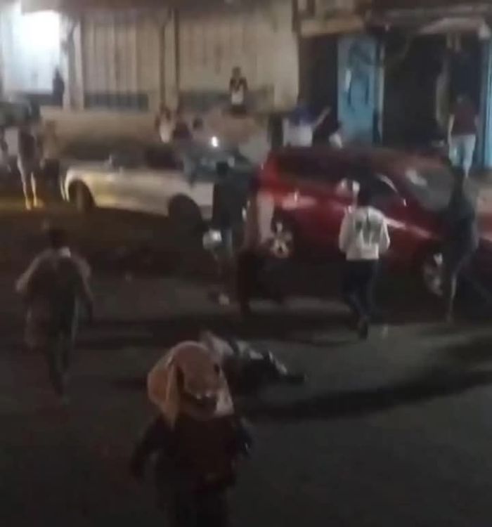 انفجار مغسلة بتعز يتسبب بإصابات خطيرة وخسائر مادية.