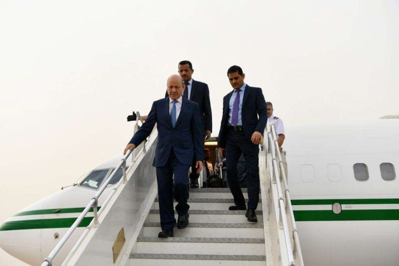 في ظل تفاقم الازمات الاقتصادية والامنية الرئيس العليمي يعود إلى عدن لتعزيز الجهود الإصلاحية ومواجهة الأزمات.