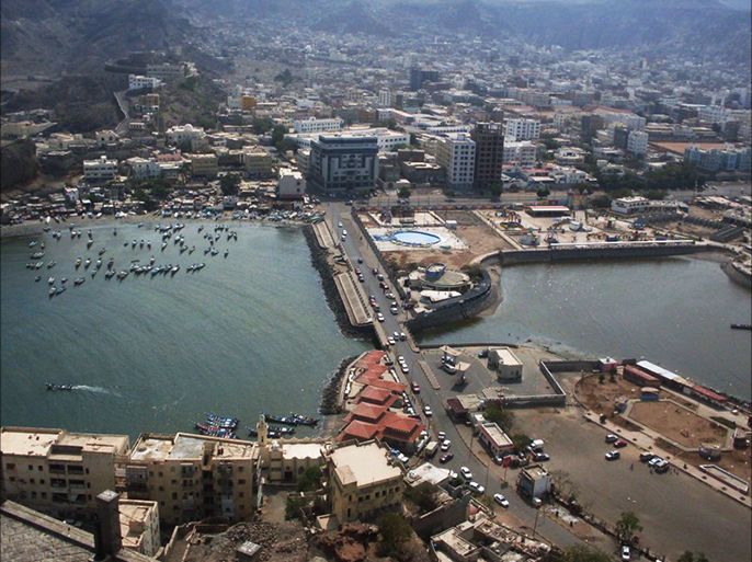 انفلات أمني وفساد مستشري في عدن: ضبط عصابة تزوير أختام حكومية وسط إشادة محدودة بجهود الأمن.