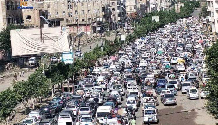 إغلاق منفذ جولة القصر في تعز بعد استهدافه بقذائف الهاون.