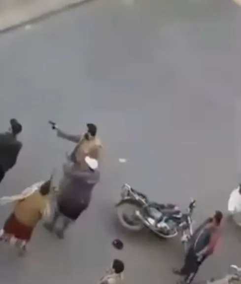 إطلاق نار على رجل مرور في صنعاء.. وإصابة الضابط بجروح خطيرة.