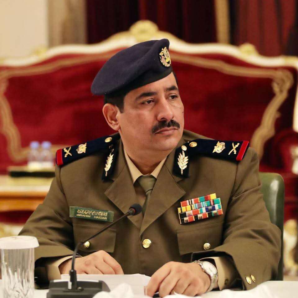 وزير الداخلية يؤكد على ومواجهة المطلوبين أمنيًا ومحاربة العناصر الخارجة عن القانون.