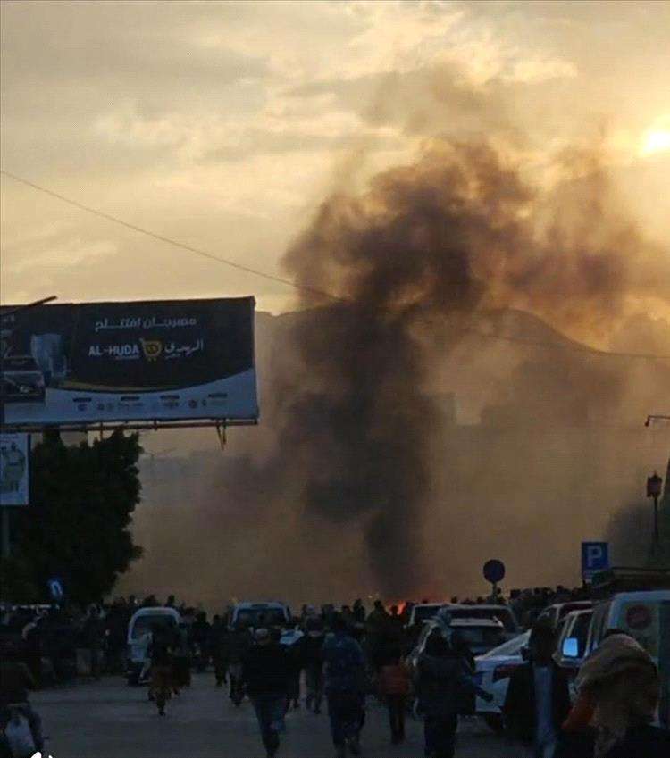 صنعاء: انفجار سيارة تعمل بالغاز يسبب الرعب وإصابات في باب اليمن.