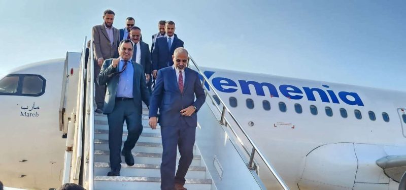 زيارة مريبة لقائد مليشيات الانتقالي للإمارات تثير التساؤلات.