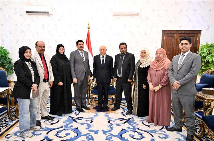 العليمي: يؤكد دعمه الكامل للجنة الوطنية للتحقيق في انتهاكات حقوق الإنسان.