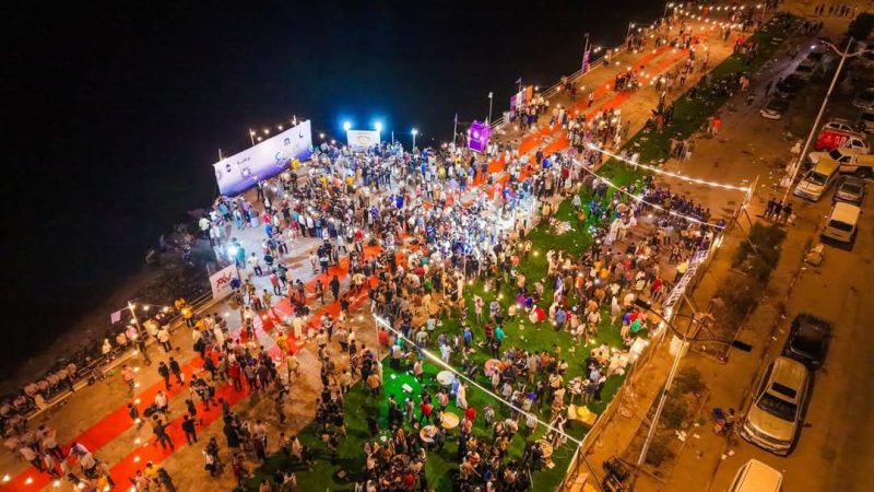 خور مكسر تشهد أكبر تجمع شبابي رمضاني في “الإفطار العزابي الثامن”