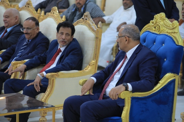 تمرد أم استهتار؟.. غياب العلم والنشيد الوطني في أمسية رمضانية للزبيدي يثير الجدل.