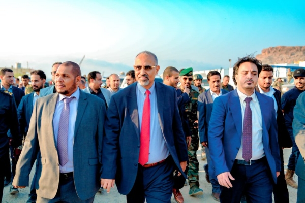 زيارة الزبيدي إلى سقطرى تكشف مساعيه بتعميق السيطرة الإماراتية علي الجزيرة.