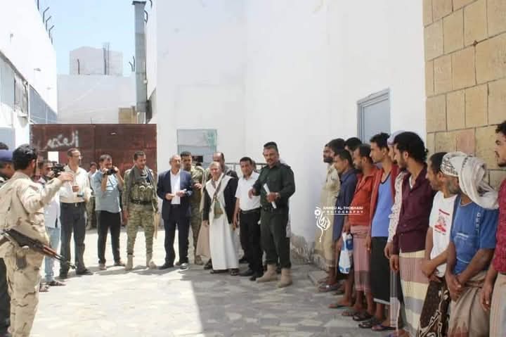 الإفراج عن 73 سجينا بالمحافظات الخاضعة لسيطرة الشرعية