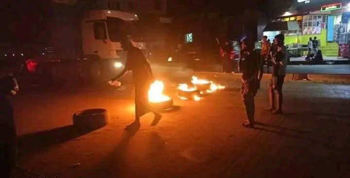 لليوم الثالث على التوالي.. احتجاجات متواصلة في حضرموت تنديدًا بانقطاع الكهرباء  