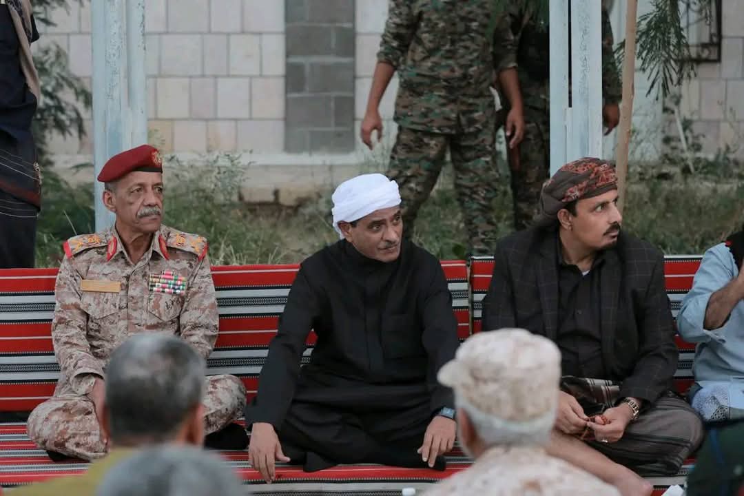 في ظل ظروف صعبة ..انتقادات حادة لمائدة رمضانية فاخرة لكبار المسؤولين في المكلا
