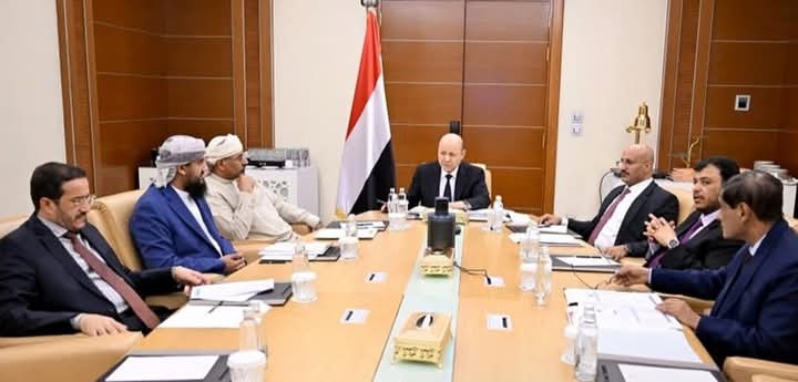 الحكومة تنفي صرف مخصصات شهرية لرئيس وأعضاء المجلس الرئاسي