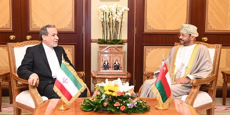 وزيرا خارجية إيران وعُمان يبحثان تداعيات العدوان الأمريكي على اليمن