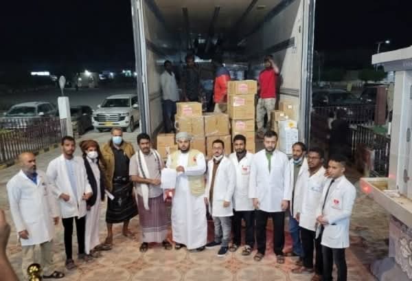 سلطنة عمان تقدم شحنة أدوية ومستلزمات طبية لمستشفى السلطان قابوس بالمهرة