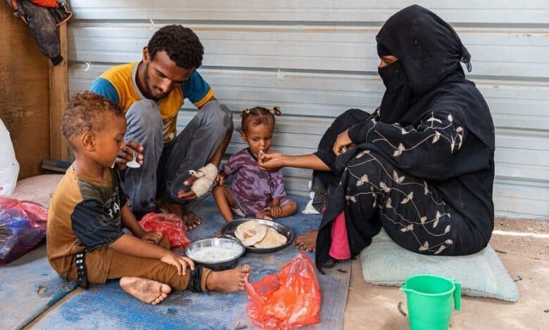 مصدر حكومي: منظمات أجنبية تستغل الأزمة الإنسانية في اليمن للاحتيال على المانحين