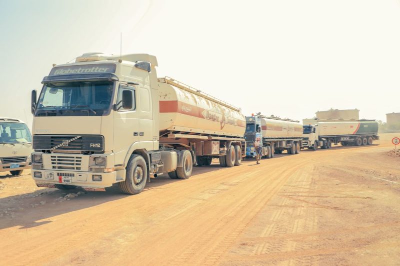 حلف قبائل حضرموت يكشف أسباب تأخر وصول الوقود لمحطات الكهرباء.. ويلوم السلطة على “الإرباك الإداري”.