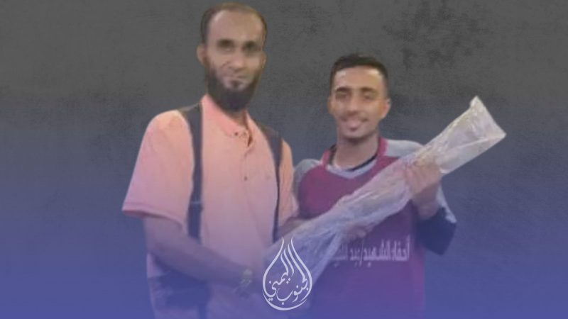 قائد مليشيا الانتقالي يهدي لاعبًا شابًا بندقية كلاشنكوف في واقعة تثير السخط الرياضي.