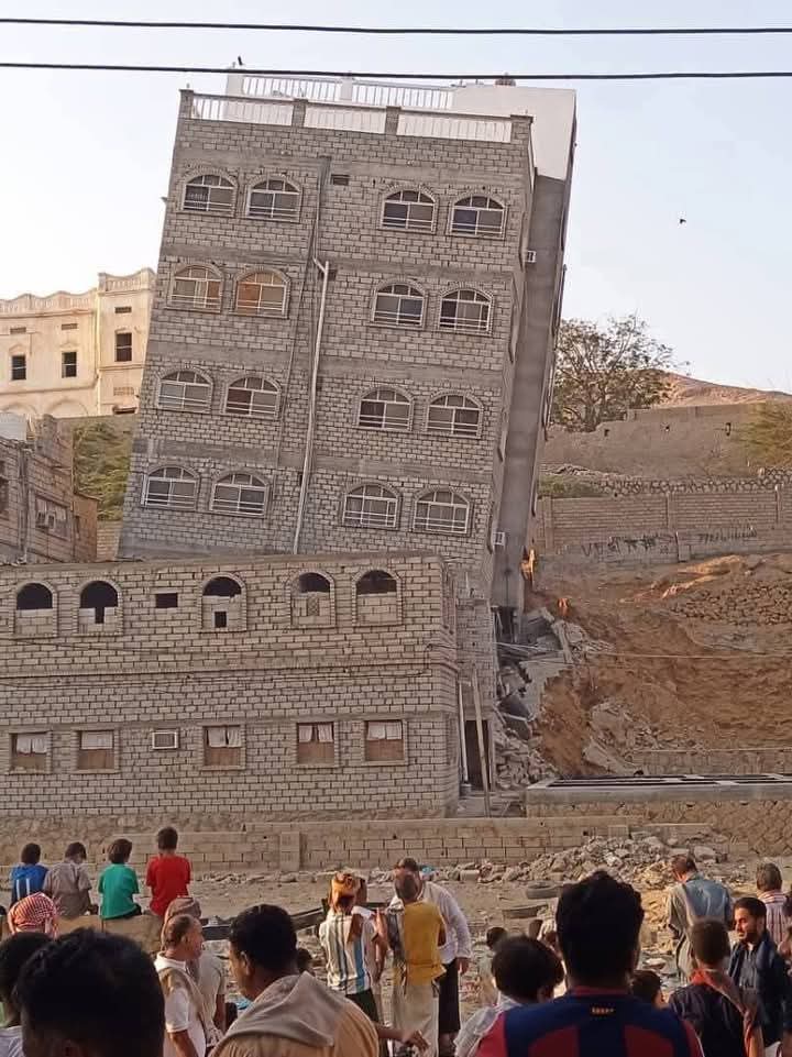 خطأ هندسي كارثي..ميول خطير في عمارة سكنية بديس المكلا