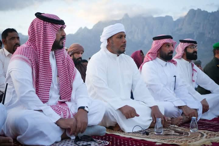 حضور بارز للضباط السعوديين بسقطرى وتصدر المشهد في مصلى العيد على حساب الإماراتيين..