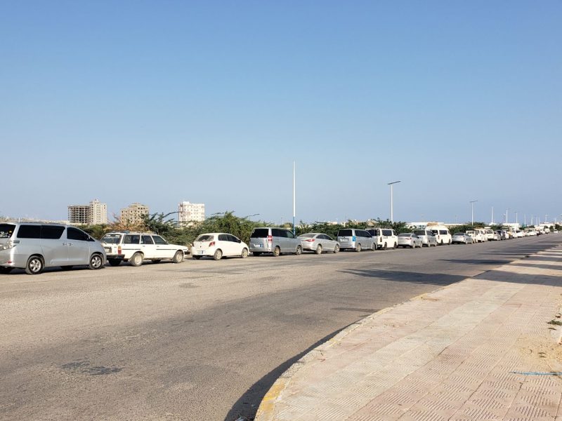 المكلا..طوابير على محطات الغاز من قبل مالكي السيارات