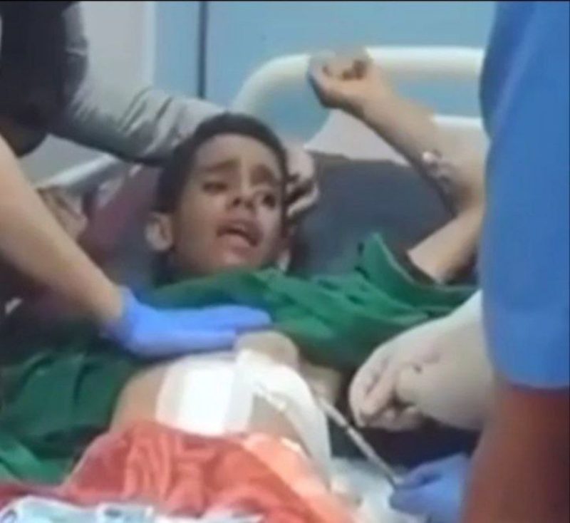 عدن: جندي يطلق النار على طفل داخل قسم الشرطة.. وإفلات الجاني يثير غضبًا شعبيًا