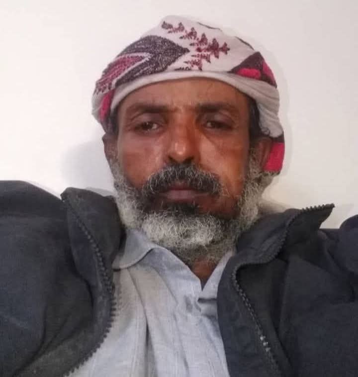 المخا: مصرع عامل دهسًا تحت شاحنة شركة مقاولات.. وإهمال مأساوي للضحية وعائلته