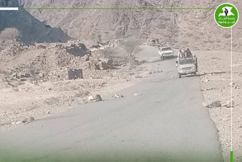 بعد إغلاقها لأربع سنوات.. فتح طريق عقبة الحلحل بين أبين و البيضاء بجهود قبلية