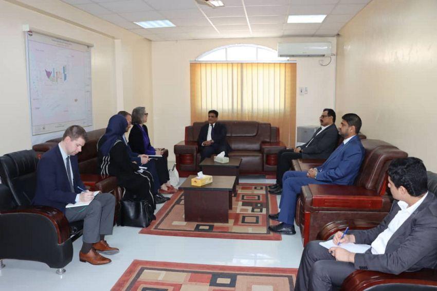 بعد حظر استيرادها عبر ميناء الحديدة.. الحكومة تعلن استعدادها توفير الوقود لجميع المحافظات