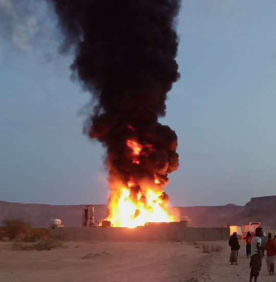 حريق هائل يلتهم مصفاة لتكرير الزيوت غرب وادي حضرموت