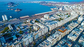 أم تناشد أهل الخير لإنقاذ طفلتها من الموت في عدن