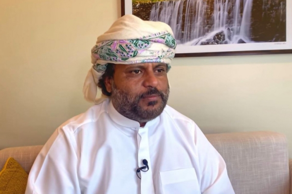 الشيخ عيسى بن ياقوت.. ما حدث لأبناء سقطرى عبر الطيران اليمنية “إهانة غير مقبولة