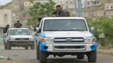 سلطات الأمن في تعز تضبط متهمين في قضيتي قتل والشروع بالقتل.