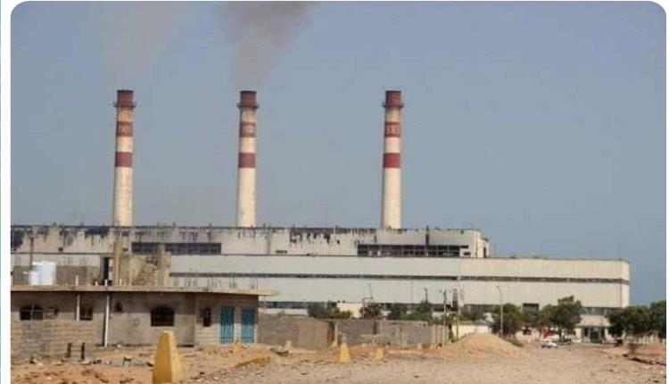 كهرباء عدن: وصول شحنة وقود جديدة إلى ميناء الزيت وأخرى في الطريق..