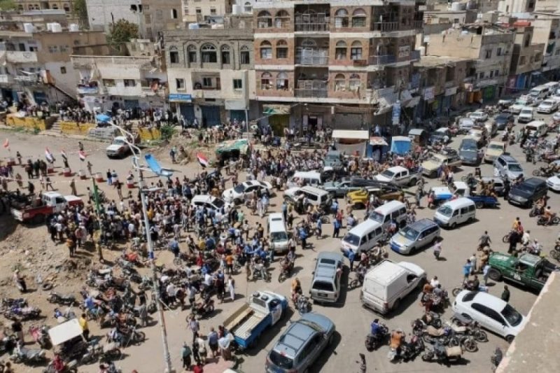 انفجار وإطلاق نار كثيف قرب جولة النصر في تعز.