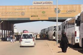 مسافرون يشكون من ازدحام خانق في منفذ الوديعة.. ومناشدات لتسهيل العبور.