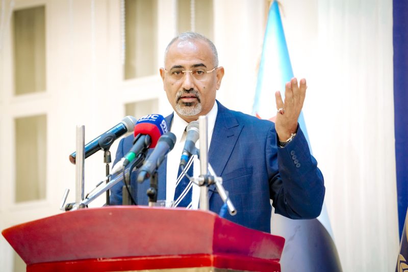 كاتب جنوبي: الزبيدي يمارس الإقصاء والفساد والمناطقية ويقودنا للفشل