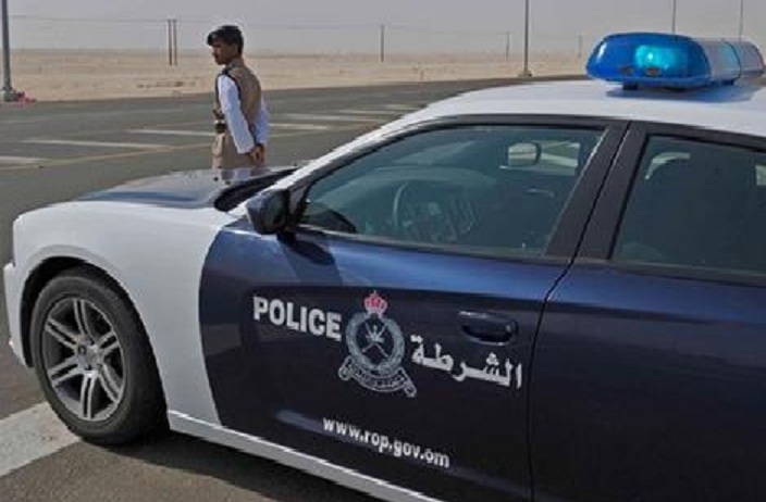 عمان تعلن ضبط 6 يمنيين حاولوا تهريب أموال وطائرات مُسيرة إلى اليمن