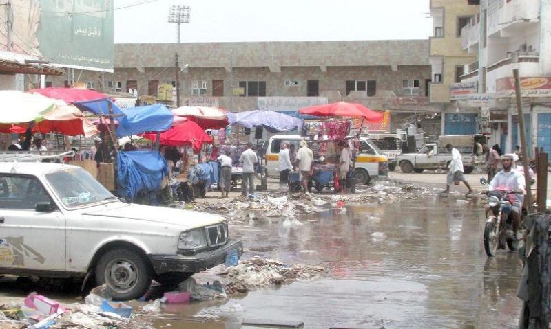 لحج.. طفح للمجاري وتكدس للقمامة يلوث أيام العيد وسط غياب أي دور رسمي