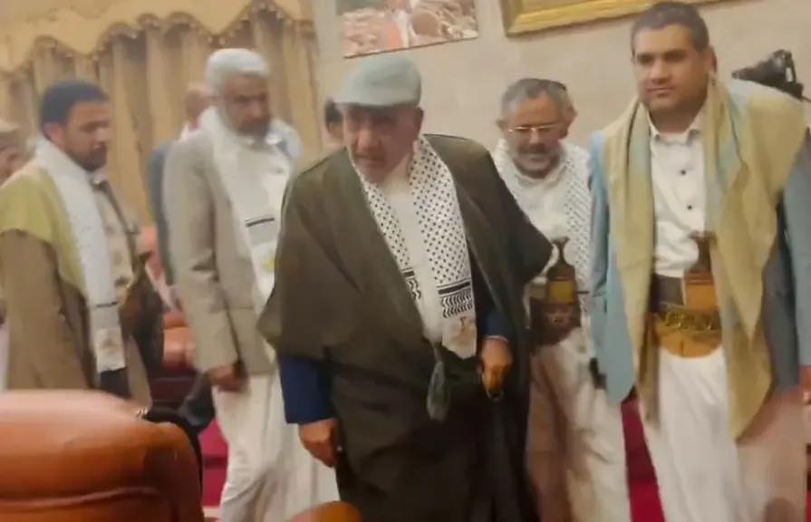 وصول رئيس وزراء العراق السابق إلى صنعاء