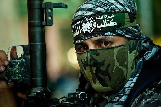 تقديم مقترح جديد لحماس يشترط “نزع سلاح المقاومة”.. والحركة ترفض