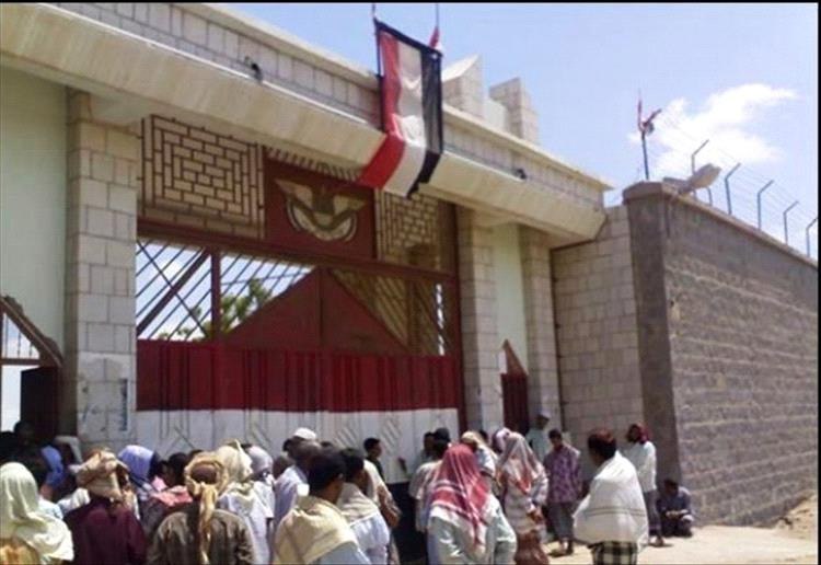 لحج.. احتجاز قياديين في مليشيا الانتقالي على خلفية تهريب سجين