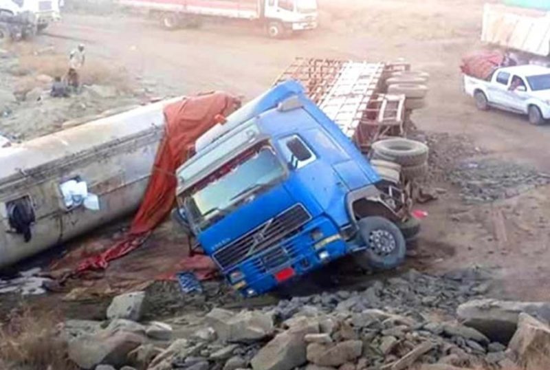 ناشطون يطلقون على طريق “مرفد” في يافع اسم “طريق الموت” ويطالبون بالإصلاح العاجل